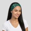 Bandeau Bandana Croisé Vert - bandeau cheveux femme mannequin brune qui porte le bandeau bandana vert sapin