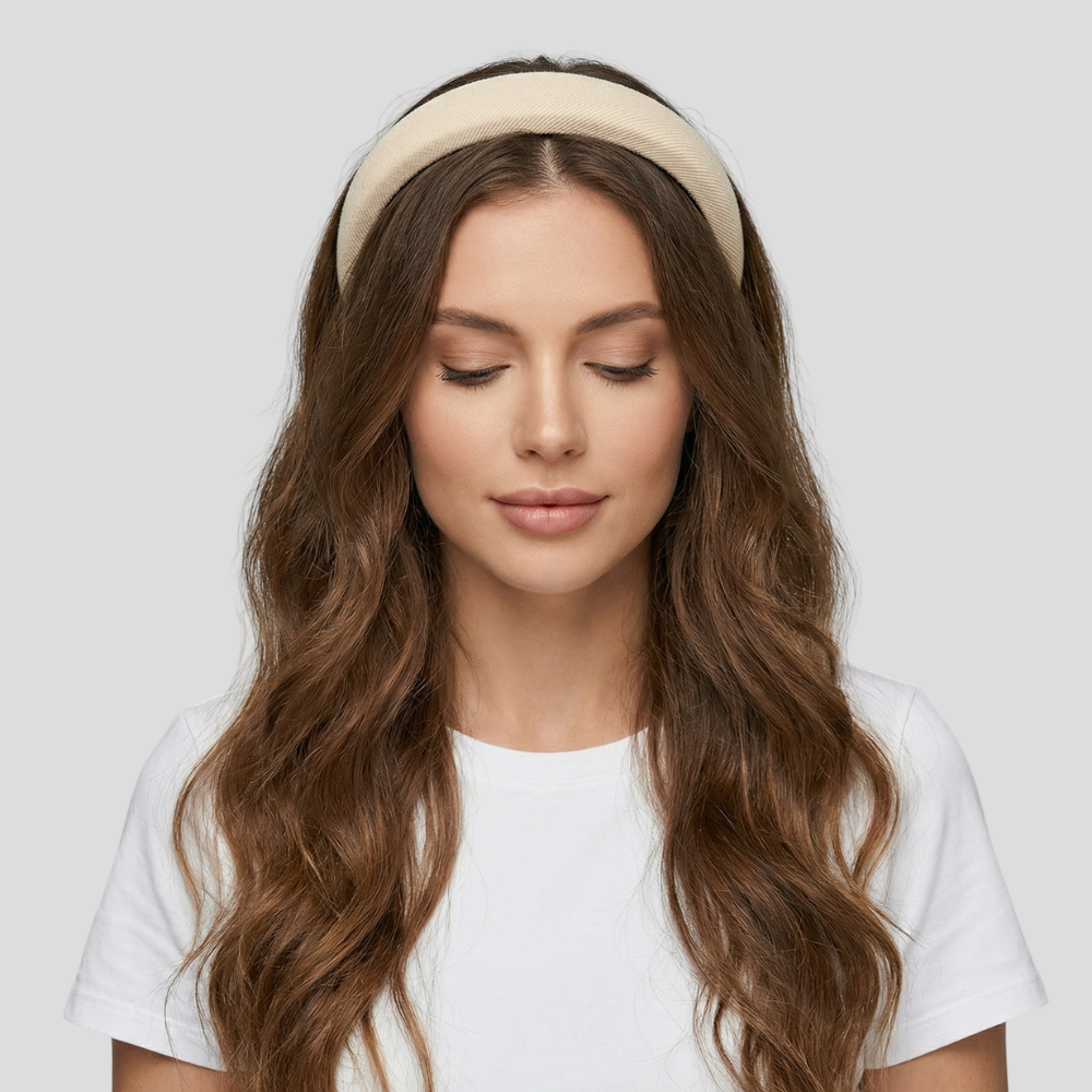 Serre Tete Tissus Crème - serre tete femme mannequin brune au cheveux long ondulé