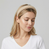 Serre Tete en Mailles Crème - serre tete femme mannequin blonde cheveux mi long
